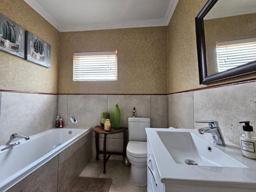 4 Bedroom Property for Sale in Kosmos Ridge North West